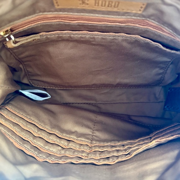 HOBO Sheila Crossbody Bag Artisan Textured Leather EUC - Picture 5 of 7